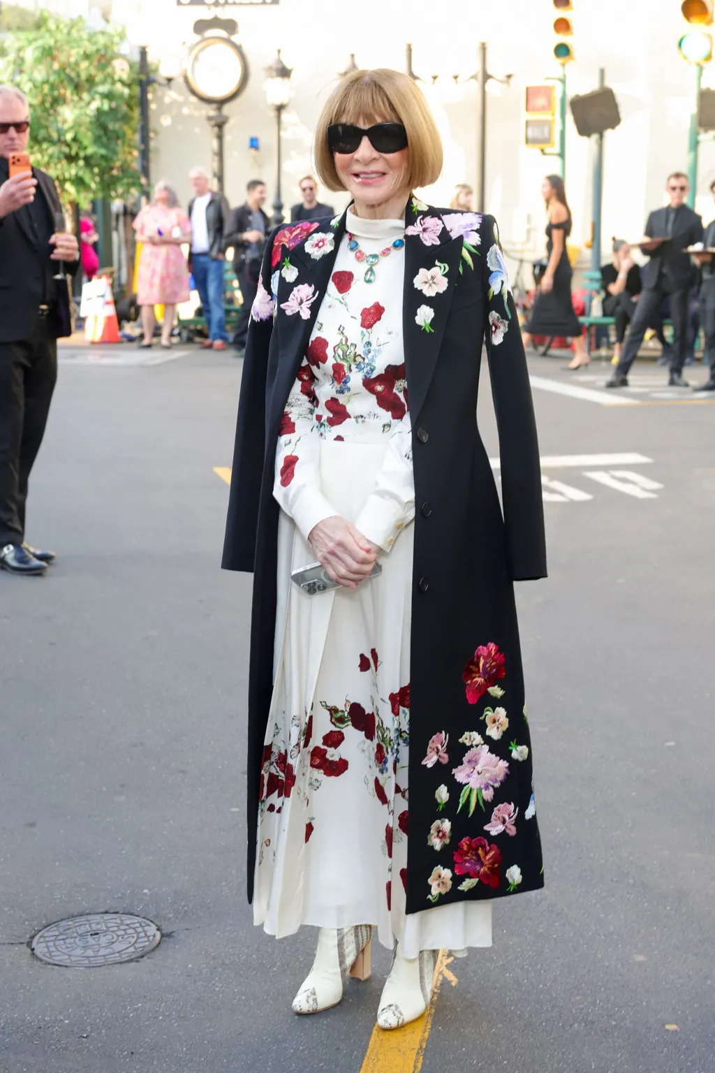 نجوم السينما والموضة يحتفلون بالأسلوب السينمائي في مجلة Vogue العالمية